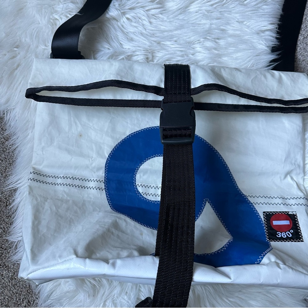 Klein & More Design 360 Sailboat Recycled Large Crossbody Bag White/ Blue - Picture 13 of 14